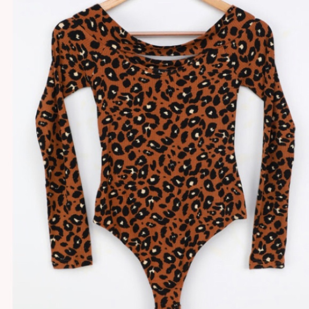Leopard Print Off-the-Shoulder Bodysuit